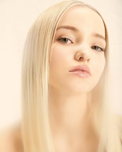 Dove Cameron 80e1a41050260194