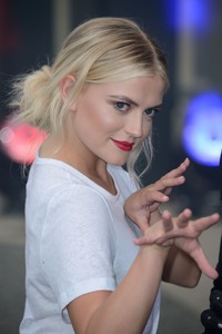 Lucy Fallon 02feb3893709354