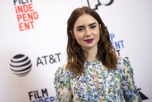 Lily Collins 4cf0fb902532764