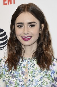 Lily Collins 5fbb14902532954