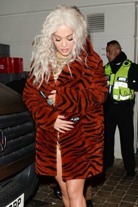 Rita Ora     - Sayfa 2 690ca6988938064