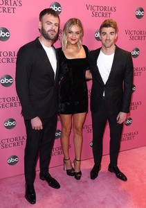 Kelsea Ballerini  41c8cc1027711674