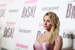 Lili Reinhart  34a59f925852784