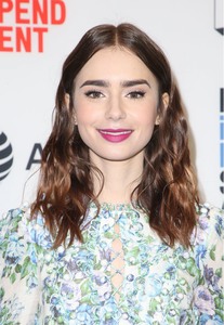 Lily Collins 26ebdc902533004