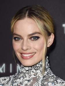 Margot Robbie Abe208900065044