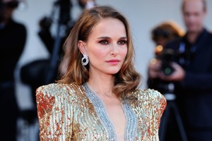 Natalie Portman 48910c966495354