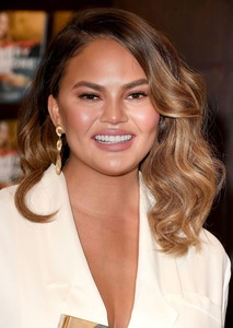 Chrissy Teigen 8e8fbb986582304