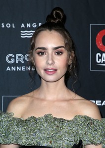 Lily Collins 2ea3671007553334