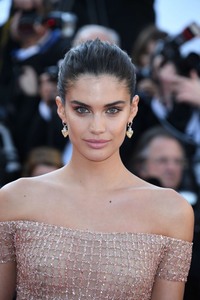 Sara Sampaio 9b569f899371034