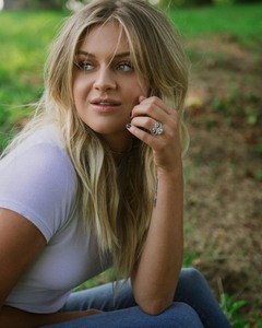 Kelsea Ballerini  Fbc9a2962695084