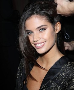 Sara Sampaio - Sayfa 3 1ff7771026619884