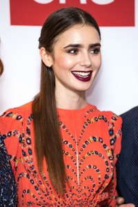 Lily Collins 75d2841054287174