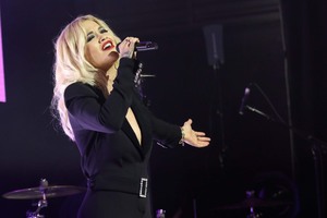 Rita Ora     - Sayfa 3 Ff50f51050225244