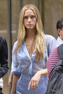 Hannah Ferguson 7bc9fa954375134