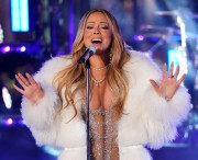 Мэрайя Кэри (Mariah Carey) Performs at the Dick Clark's New Year's Rockin' Eve with Ryan Seacrest (New York, December 31, 2017) 6d369b707527363