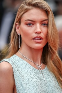 Martha Hunt A23ee5897707654