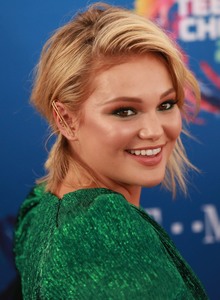 Olivia Holt Ea9719946474034