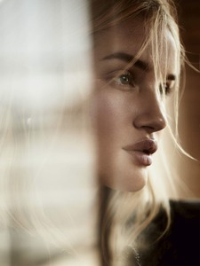 Rosie Huntington-Whiteley  Ade5e1957160474