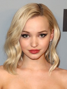 Dove Cameron 022bbd902037494