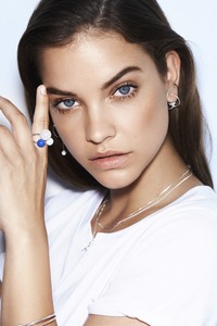 Barbara Palvin  2389af903648204