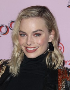 Margot Robbie 6bab00902565564