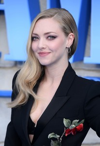 Amanda Seyfried D42863922127914