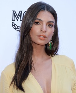 Emily Ratajkowski  03fc00927807974