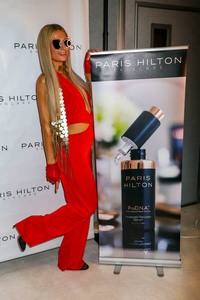 Paris Hilton F5a37d932298584