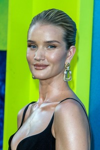 Rosie Huntington-Whiteley  Ef28fc939550674