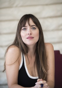 Dakota Johnson 898d14984182824