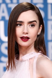 Lily Collins 68efd5902531314