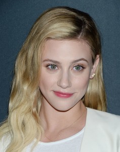 Lili Reinhart  7f1f73983658424