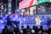 Мэрайя Кэри (Mariah Carey) Performs at the Dick Clark's New Year's Rockin' Eve with Ryan Seacrest (New York, December 31, 2017) 44589f707530103