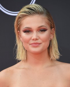 Olivia Holt 493594923368764