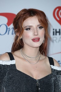 Bella Thorne 41c7e9902003884