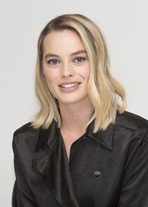 Margot Robbie 90c43a902563034