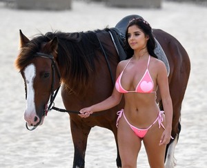 Demi Rose Mawby Bf84d8902702204