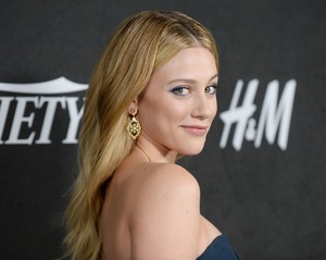 Lili Reinhart  A2c1b3958856304