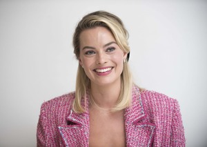 Margot Robbie - Sayfa 2 C714031036918624