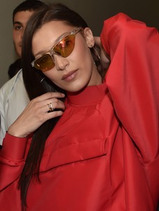 Bella Hadid - Sayfa 2 18fb31908986024