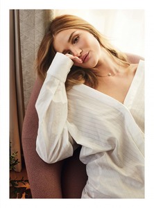 Rosie Huntington-Whiteley  3ec1ac906101804