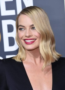 Margot Robbie F99f9b902566894