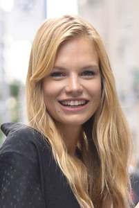 Nadine Leopold F518df954372754