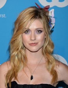 Katherine McNamara F7eabc1011568294