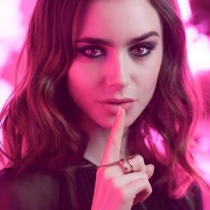 Lily Collins Bd0b70902533824