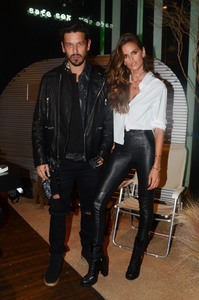 Izabel Goulart  E7113a930809834