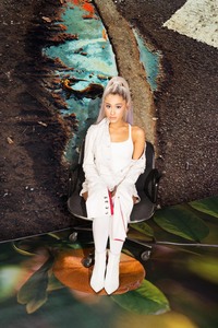 Ariana Grande E5fd18894104974