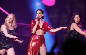 Dua Lipa        - Sayfa 2 703b861051854574