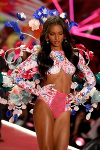 Jasmine Tookes - Sayfa 2 29a0961027970124