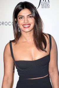 Priyanka Chopra 21536b967708024